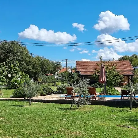 Vakantiehuis Stone Medal Drniš