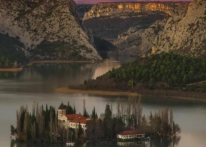 Сasa de vacaciones Stone Medal Drniš