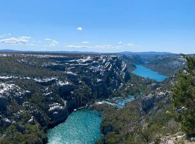 Сasa de vacaciones Stone Medal Drniš